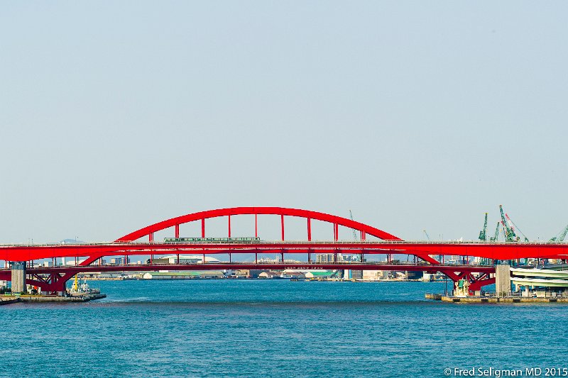 20150313_083925 D3S.jpg - The Kobe-Ohashi bridge is very distinctive.